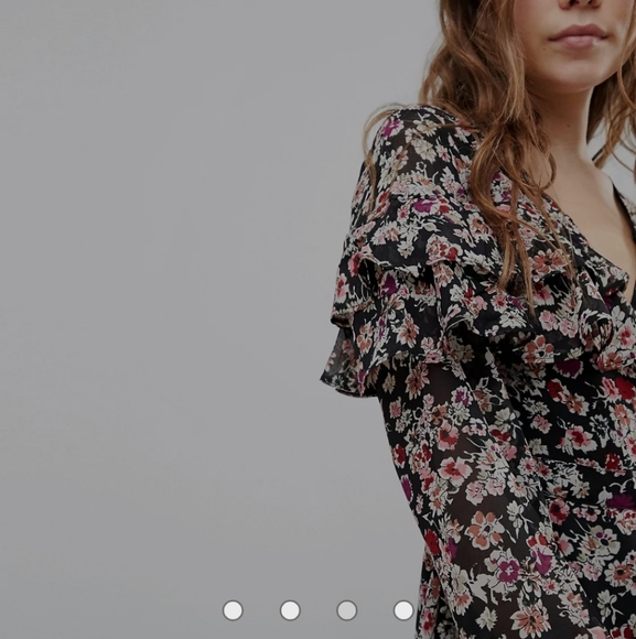 Floral wrap dress with ruffles - Picture 2 of 4